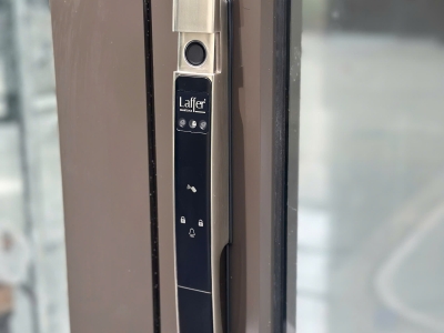 CÔNG TRÌNH LẮP 2 BỘ KHÓA CỬA NHÔM HOT NHẤT HIỆN NAY TẠI BIỆT THỰ QUẬN 2
